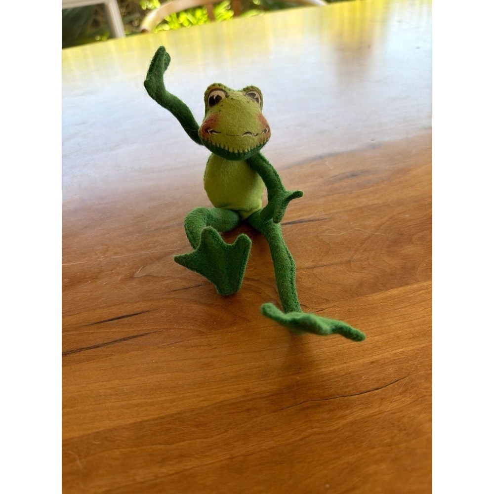Annalee 1997 10" Leapin Frog Green Felt Doll